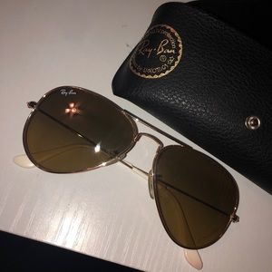 Raybans aviator sunglasses